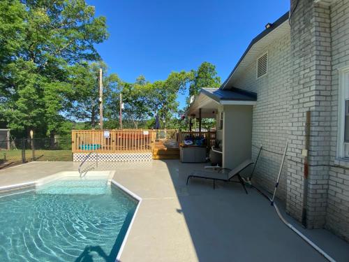 Swimming pool, Apartment in the Country in Etowah (TN)