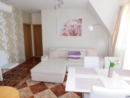  Lelle Central Grand Apartman, Pension in Balatonlelle