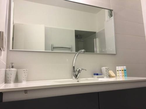 Modern & Luxury Apt Steps to the Beach in Bat Yam