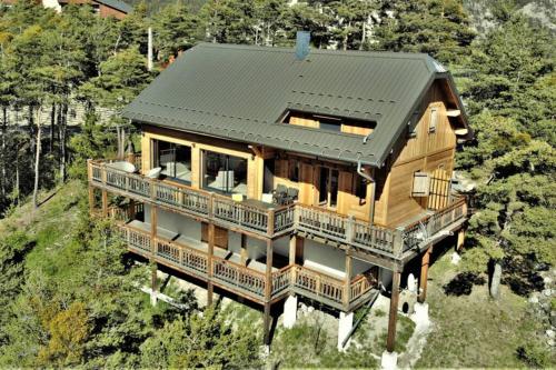 Chalet proche Barcelonnette Alpes haute Provence gîte à louer La Romeyere