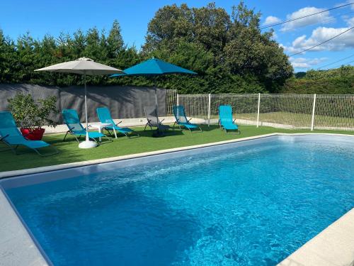 Úszómedence, GITE LAVANDE avec piscine privée CLASSÉ 4 Étoiles (GITE LAVANDE avec piscine privee CLASSE 4 Etoiles) in Lagorce