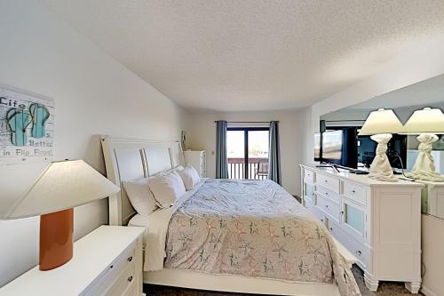 Bay-View Beach Condo - Balconies Fireplace Pool condo - image 2
