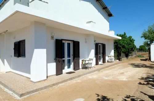  Alloggi in Villa Potenza a pochi minuti da Gallipoli, Pension in Galatone