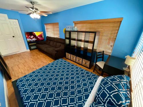 Spacious,Central & Stylish Room with Free Parking & Fast Wi-Fi in the heart of Miami Close to Everyt