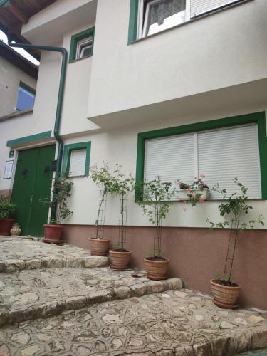 Green Gate Apartments - main image