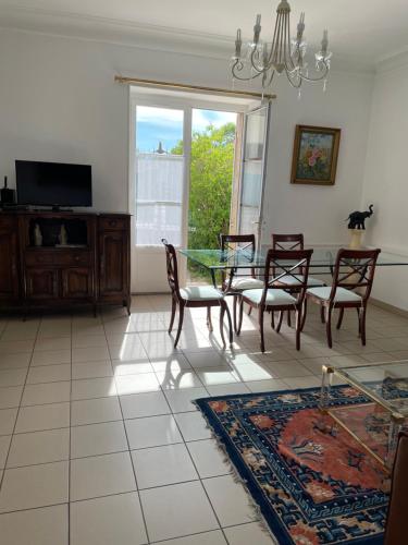 صالة مشتركة/ منطقة التلفزيون, Gite Les Minimes in Avallon