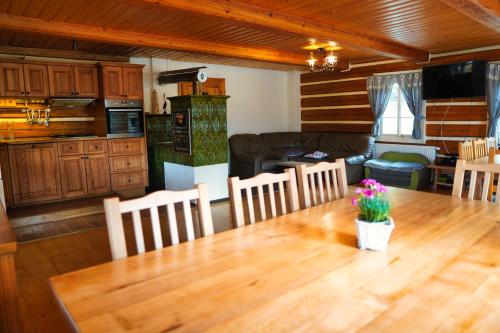 Shared lounge/TV area, Chata Rip in Frantiskov