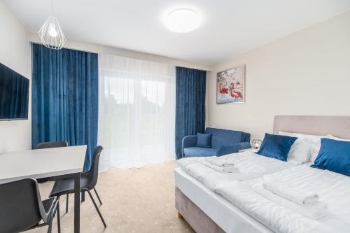 Deluxe Room (2 Adults + 1 Child)