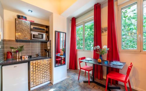 One-Bedroom Apartment image 9