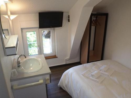 1 twin bed