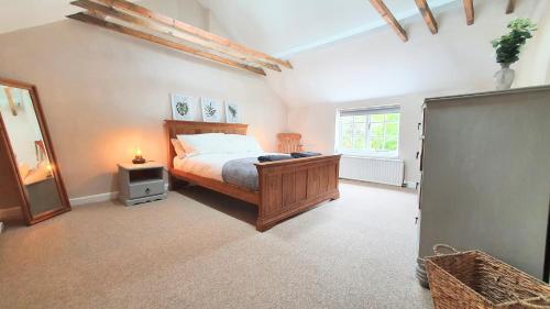 Glenfield Cottage - Secluded Luxury deep in the Oxfordshire Countryside in North Leigh