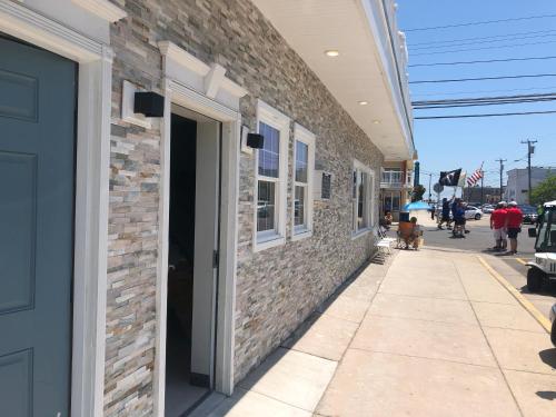Coastal Sands Inn - image 9
