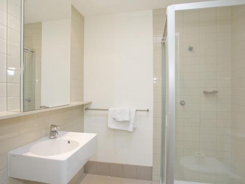 One 36, Lorne (photo 7)