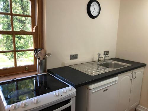 Stables Cottage, Idyllic Location Stunning Views in Llandysul
