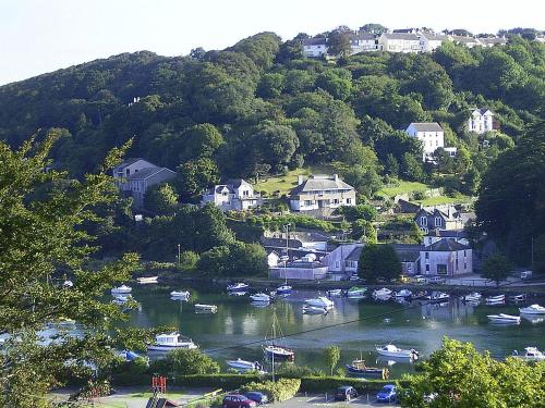 Schooner Point Guest House – Looe