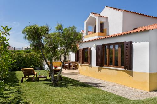 ALTIDO 3-BR Cottage with Terrace and Garden in Colares