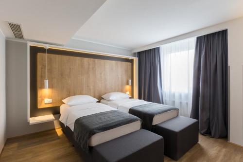 M Hotel - image 2