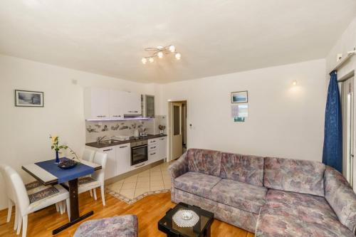 Apartment in Pisak with sea view, terrace, air conditioning, W-LAN 102-2, Pisak (fotografie 8)