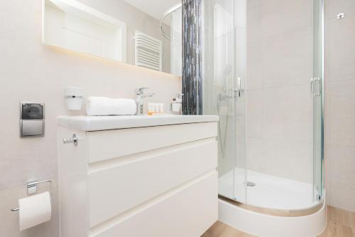 Batorego 7 Gdynia Premium Apartments with Parking by Noclegi Renters - image 4