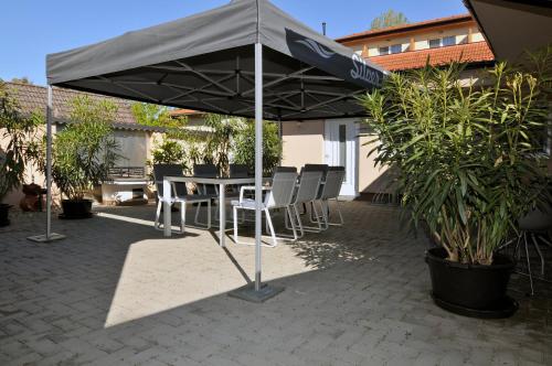 Silver Beach Apartments - image 4