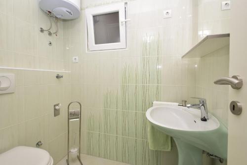 Apartment in Zaton with balcony, air conditioning, WiFi, washing machine 685-1, Zaton (fotografie 7)