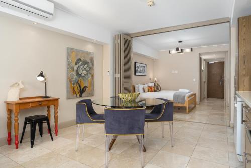 Canal Quays Apartments - image 12