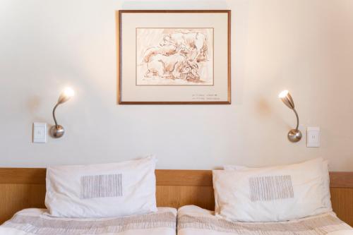 Luxury Family Room image 6