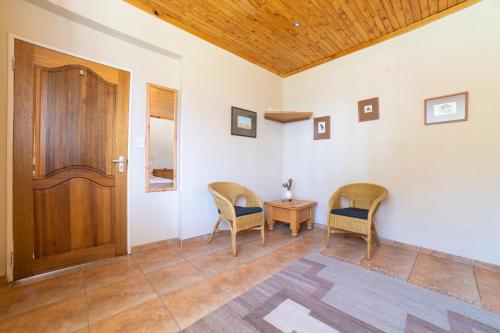 Luxury Family Room image 5