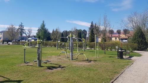 Діяльність, Domek na wsi in Длугосьодло