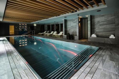 สระว่ายน้ำ, Bergwelt Grindelwald - Alpine Design Resort in กรินเดลวาลด์