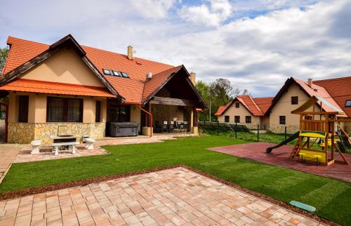  Bakonyi Mesekastély in Olaszfalu