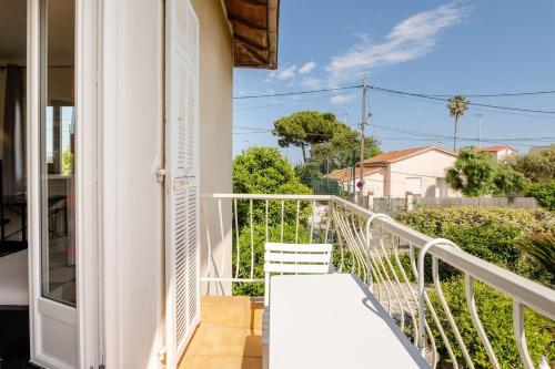 Studio Antibes - 5min des plages - Parking gratuit - Climatisation in Les Breguieres