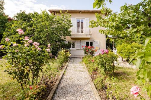 Studio Antibes - 5min des plages - Parking gratuit - Climatisation in Les Breguieres