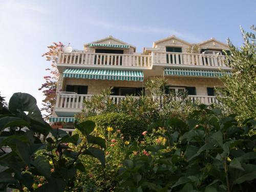 Room in Bol with terrace, air conditioning, WiFi, washing machine 3416-6, Бол (фото 2)