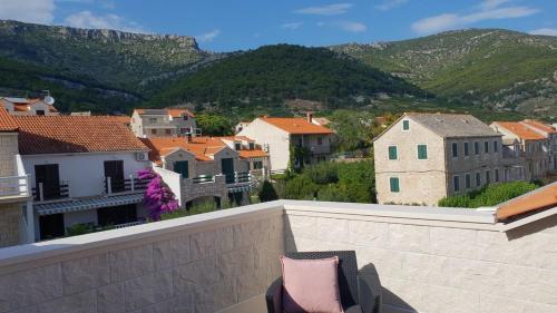Room in Bol with terrace, air conditioning, WiFi, washing machine 3416-6, Бол (фото 3)