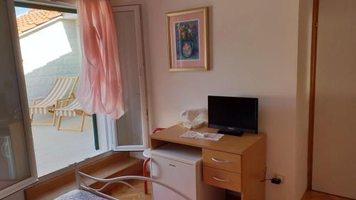 Room in Bol with terrace, air conditioning, WiFi, washing machine 3416-6, Бол (фото 8)