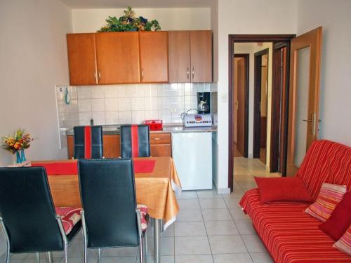 Apartment in Medulin with balcony, air conditioning, WiFi, washing machine (3488-2), Medulin (photo 5)