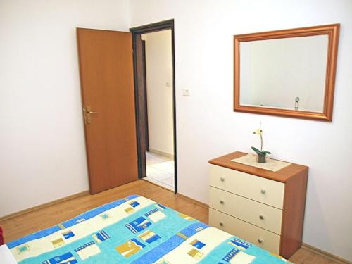 Apartment in Medulin with balcony, air conditioning, WiFi, washing machine (3488-2), Medulin (photo 8)