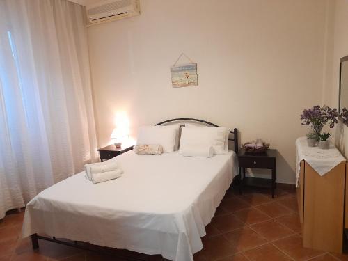  Groundy in Néa Péramos