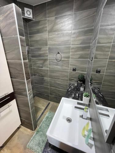 Milmari I2 Lux Apartman Obradovic - image 7