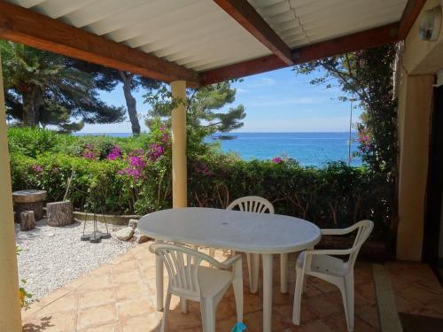 Beau 2 pièces avec vue mer en terrasse face plage de Gigaro - Location saisonnière - La Croix-Valmer