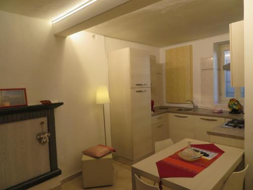 kuchyně, Appartamento Silù (Appartamento Silu) in Sala Comacina
