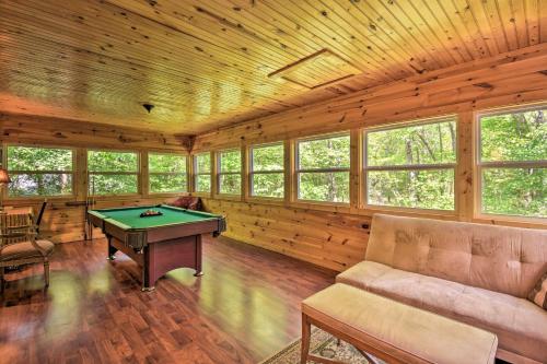 The Bear Paw at the Sautee Mountain Retreat in Clarkesville, USA