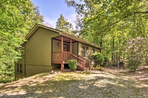 The Bear Paw at the Sautee Mountain Retreat in Clarkesville, USA