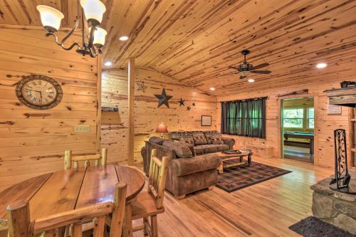The Bear Paw at the Sautee Mountain Retreat in Clarkesville, USA