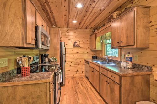 The Bear Paw at the Sautee Mountain Retreat in Clarkesville, USA