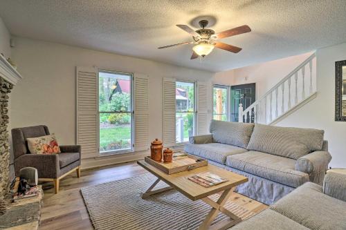 Highlands Cottage with Sunroom about 1 Mile to Downtown! in Highlands, USA