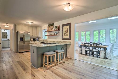 Highlands Cottage with Sunroom about 1 Mile to Downtown! in Highlands, USA