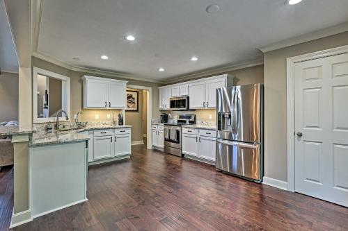 Spacious Family Home with Fire Pits, Large Yard