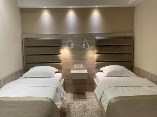 Garni Hotel Holiday - image 13